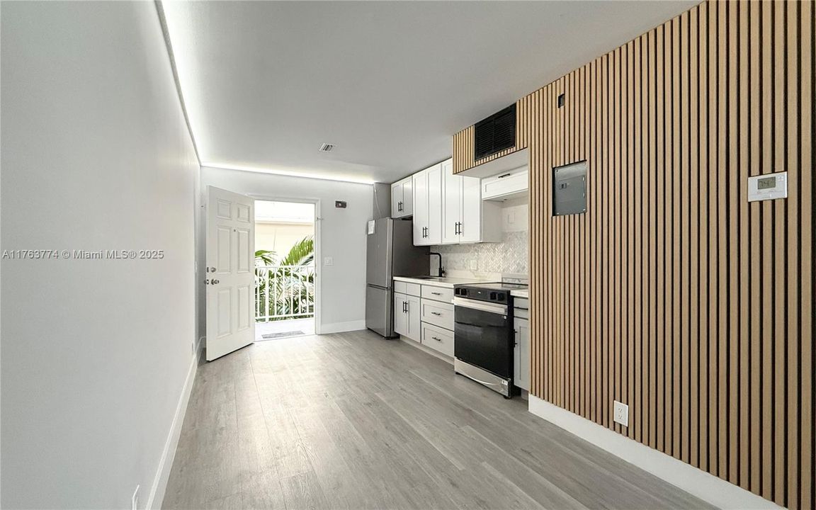 Recently Sold: $310,999 (1 beds, 1 baths, 595 Square Feet)