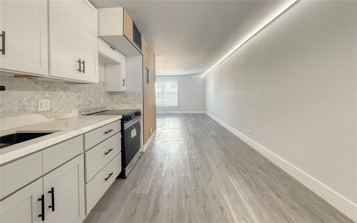 Recently Sold: $310,999 (1 beds, 1 baths, 595 Square Feet)