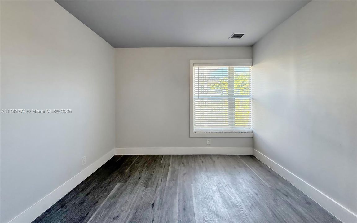 Recently Sold: $310,999 (1 beds, 1 baths, 595 Square Feet)