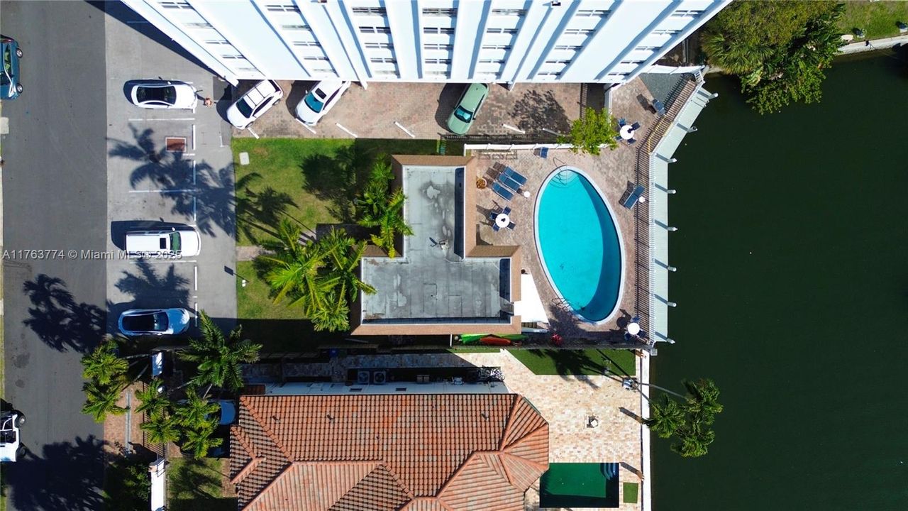 Recently Sold: $310,999 (1 beds, 1 baths, 595 Square Feet)