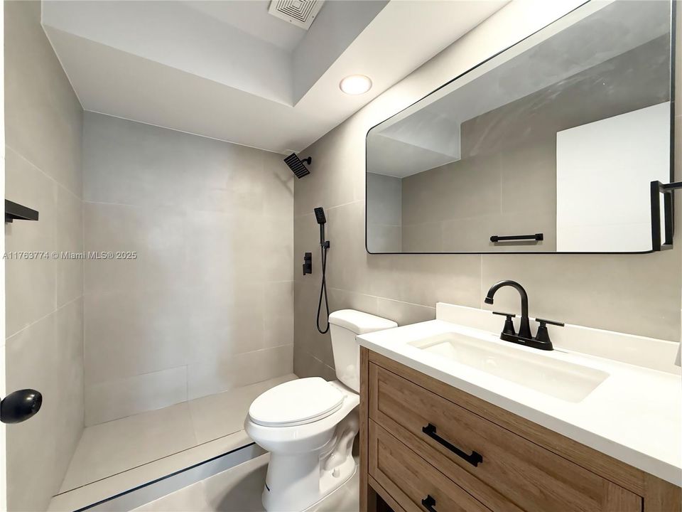 Recently Sold: $310,999 (1 beds, 1 baths, 595 Square Feet)