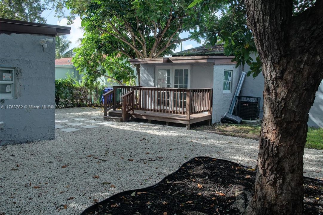 Vendido Recientemente: $465,000 (3 camas, 2 baños, 1100 Pies cuadrados)