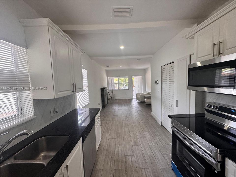 Vendido Recientemente: $465,000 (3 camas, 2 baños, 1100 Pies cuadrados)