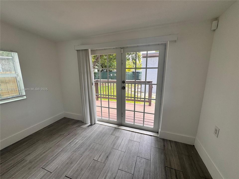 Vendido Recientemente: $465,000 (3 camas, 2 baños, 1100 Pies cuadrados)