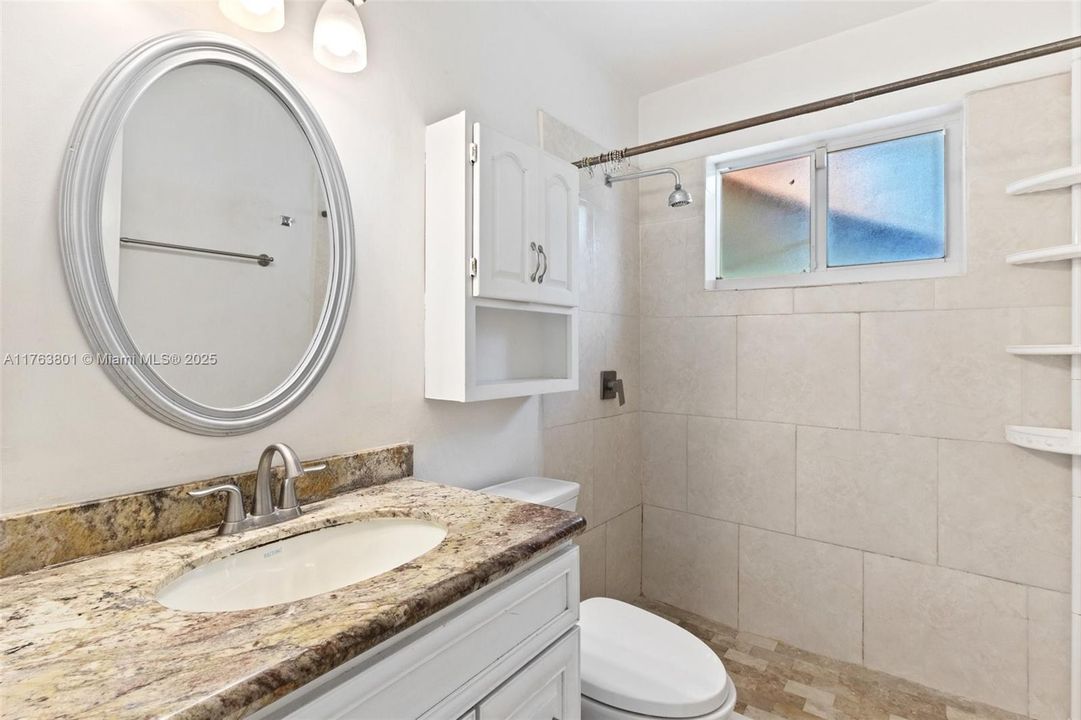 最近售出: $435,000 (2 贝兹, 1 浴室, 1275 平方英尺)