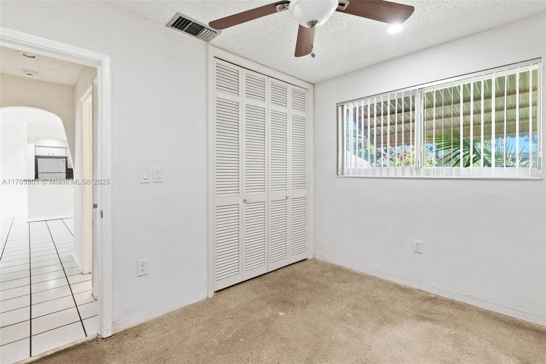 最近售出: $435,000 (2 贝兹, 1 浴室, 1275 平方英尺)