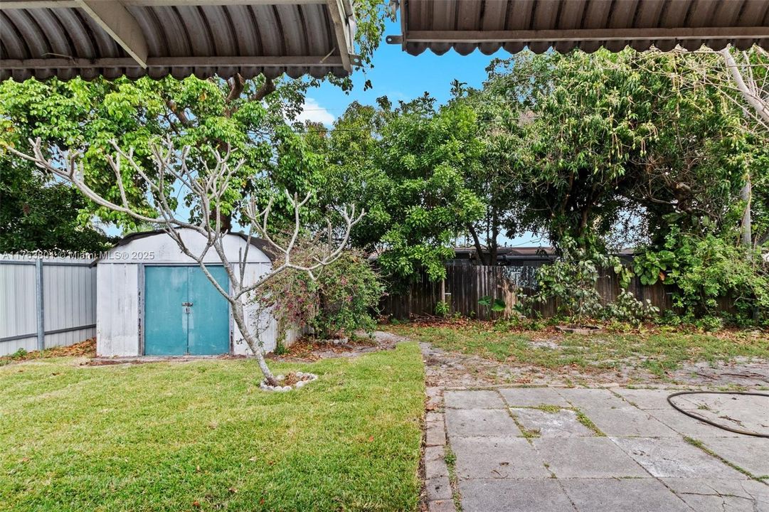 最近售出: $435,000 (2 贝兹, 1 浴室, 1275 平方英尺)