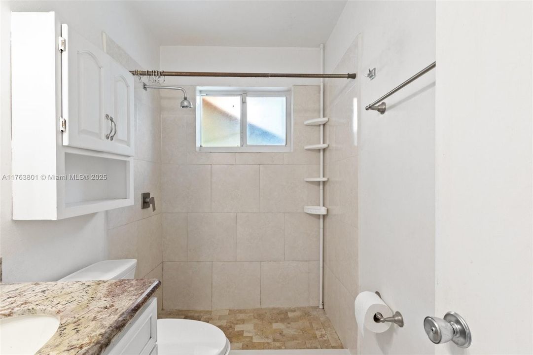 最近售出: $435,000 (2 贝兹, 1 浴室, 1275 平方英尺)