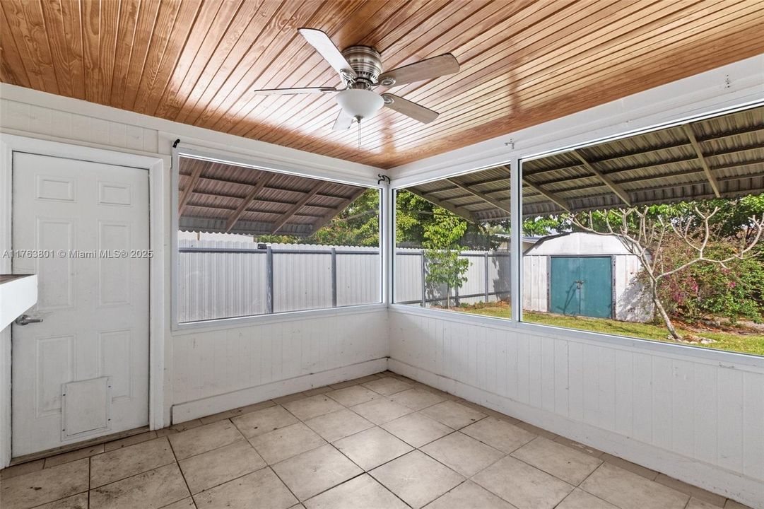 最近售出: $435,000 (2 贝兹, 1 浴室, 1275 平方英尺)