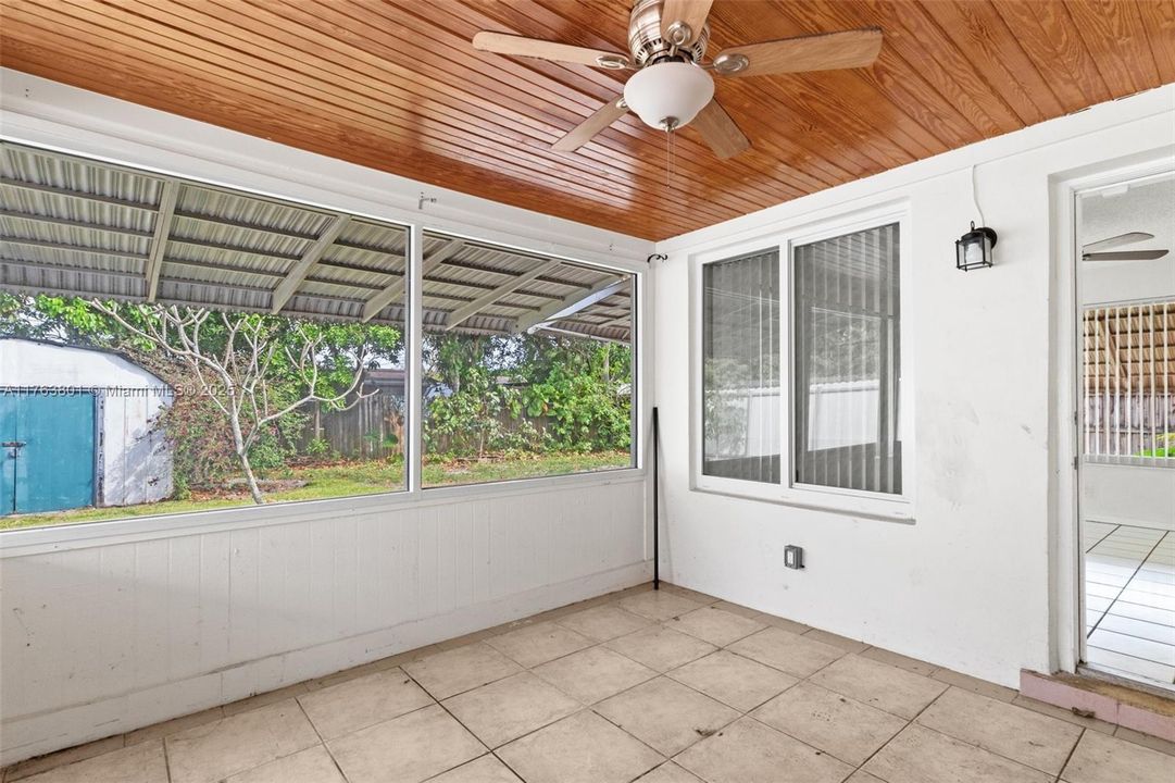 最近售出: $435,000 (2 贝兹, 1 浴室, 1275 平方英尺)