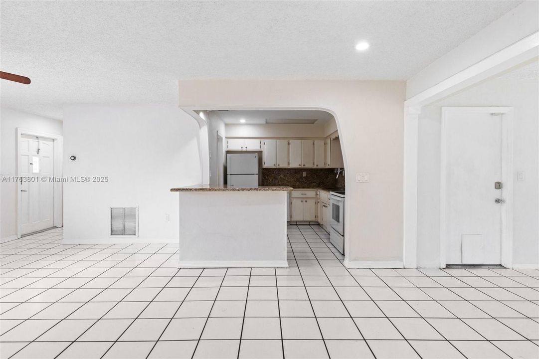 最近售出: $435,000 (2 贝兹, 1 浴室, 1275 平方英尺)