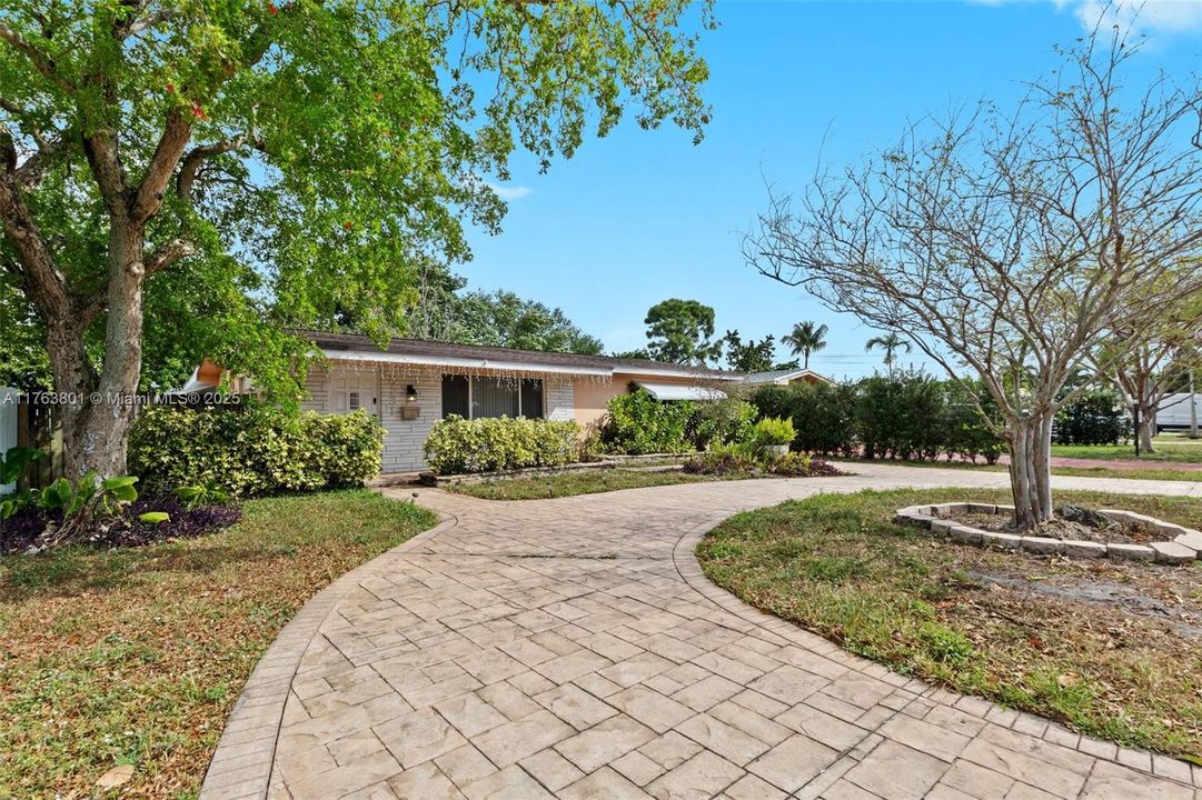 最近售出: $435,000 (2 贝兹, 1 浴室, 1275 平方英尺)