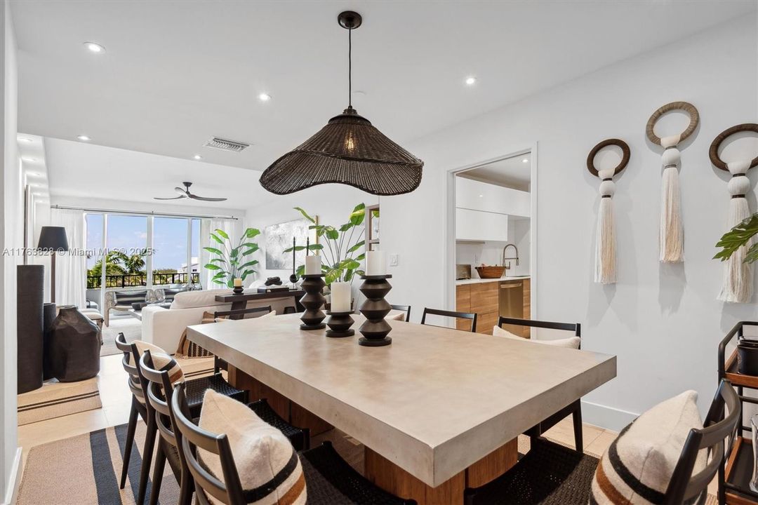 Recently Sold: $2,400,000 (3 beds, 3 baths, 2001 Square Feet)