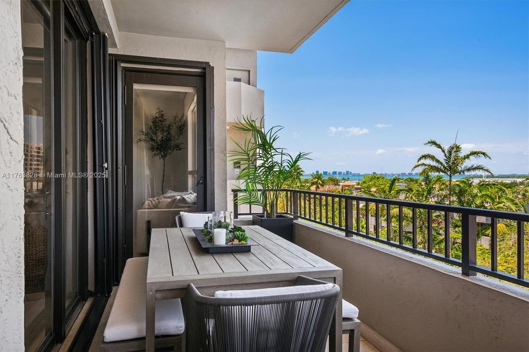 Recently Sold: $2,400,000 (3 beds, 3 baths, 2001 Square Feet)