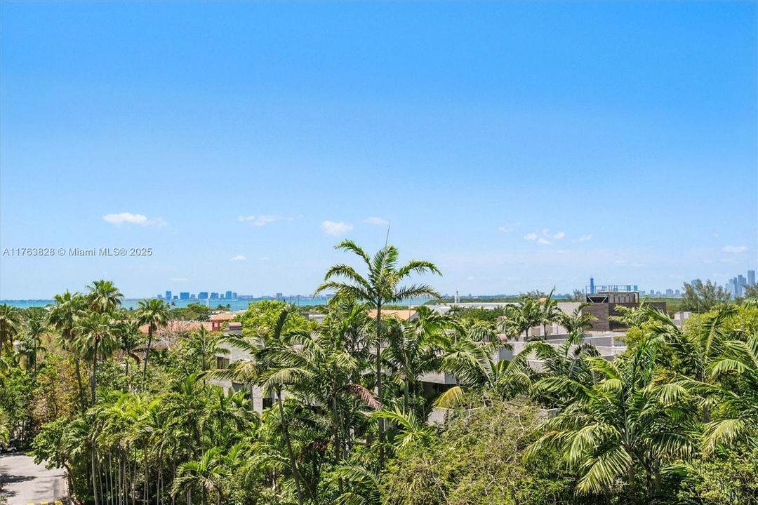 Recently Sold: $2,400,000 (3 beds, 3 baths, 2001 Square Feet)