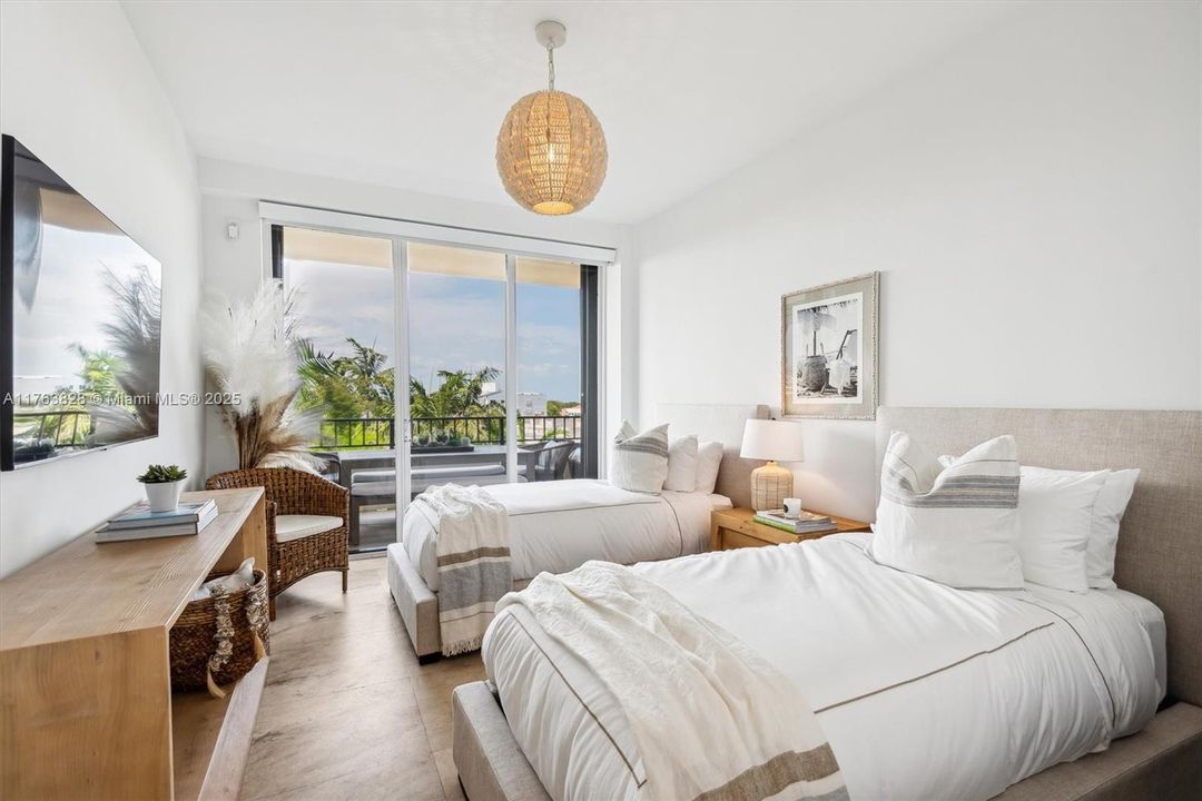 Recently Sold: $2,400,000 (3 beds, 3 baths, 2001 Square Feet)