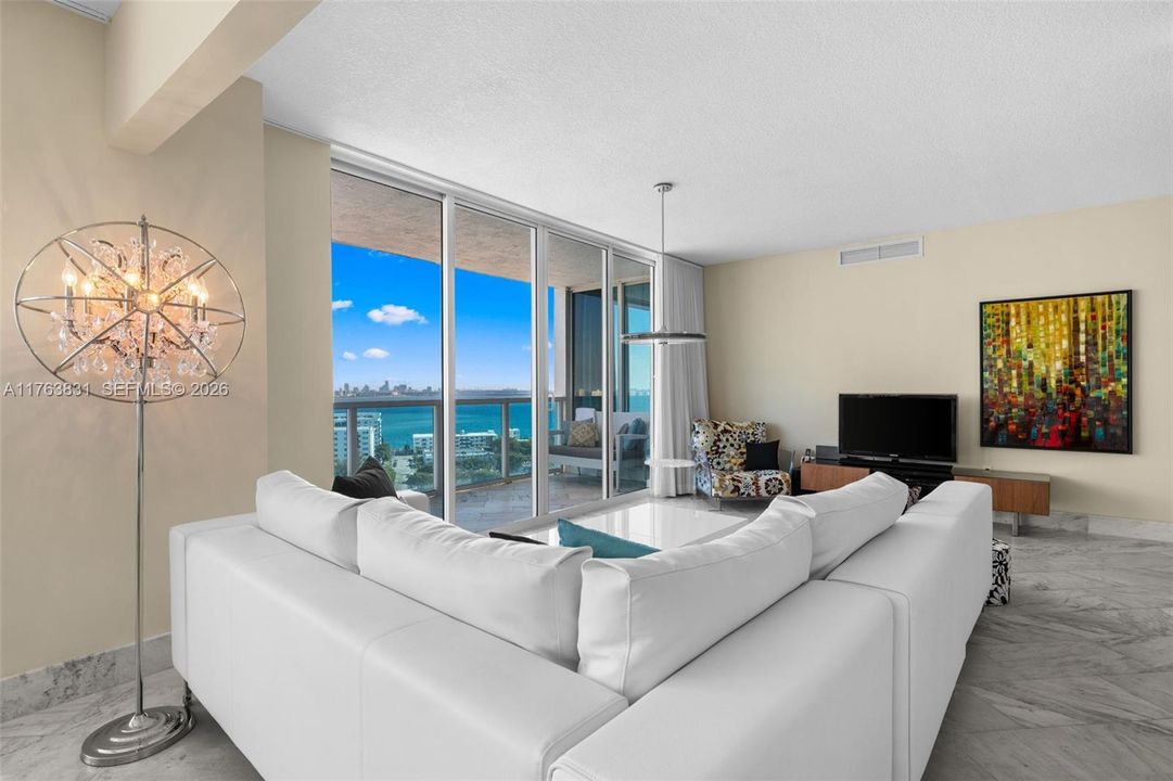 На продажу: $425,000 (2 спален, 2 ванн, 1274 Квадратных фут)