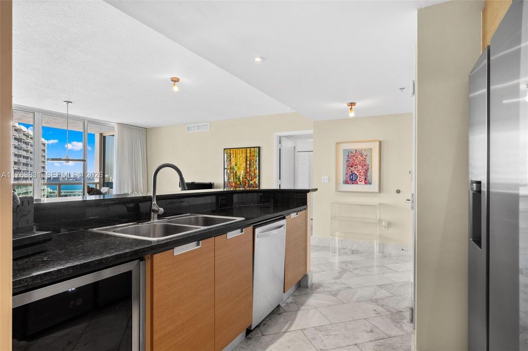 На продажу: $425,000 (2 спален, 2 ванн, 1274 Квадратных фут)