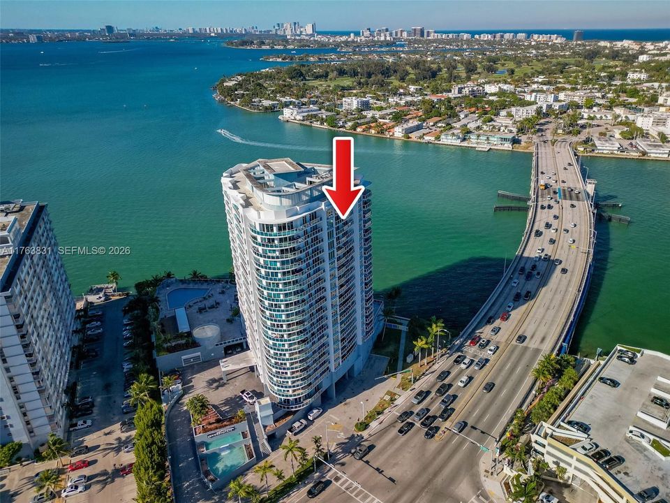 На продажу: $425,000 (2 спален, 2 ванн, 1274 Квадратных фут)