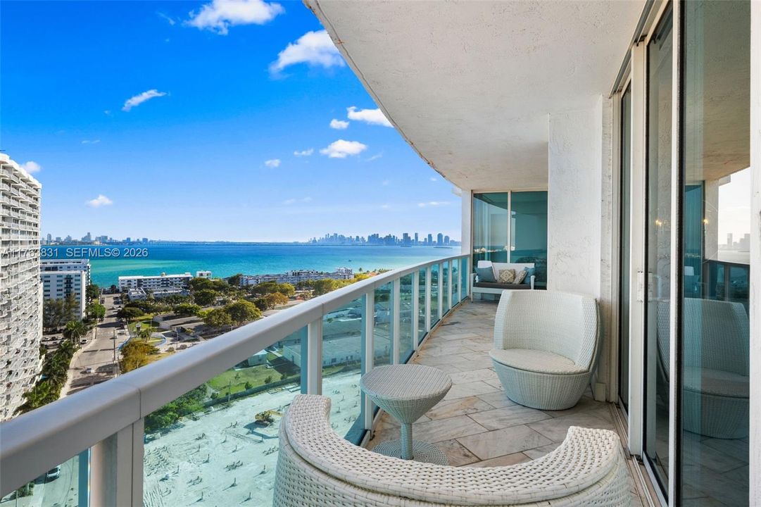 На продажу: $425,000 (2 спален, 2 ванн, 1274 Квадратных фут)