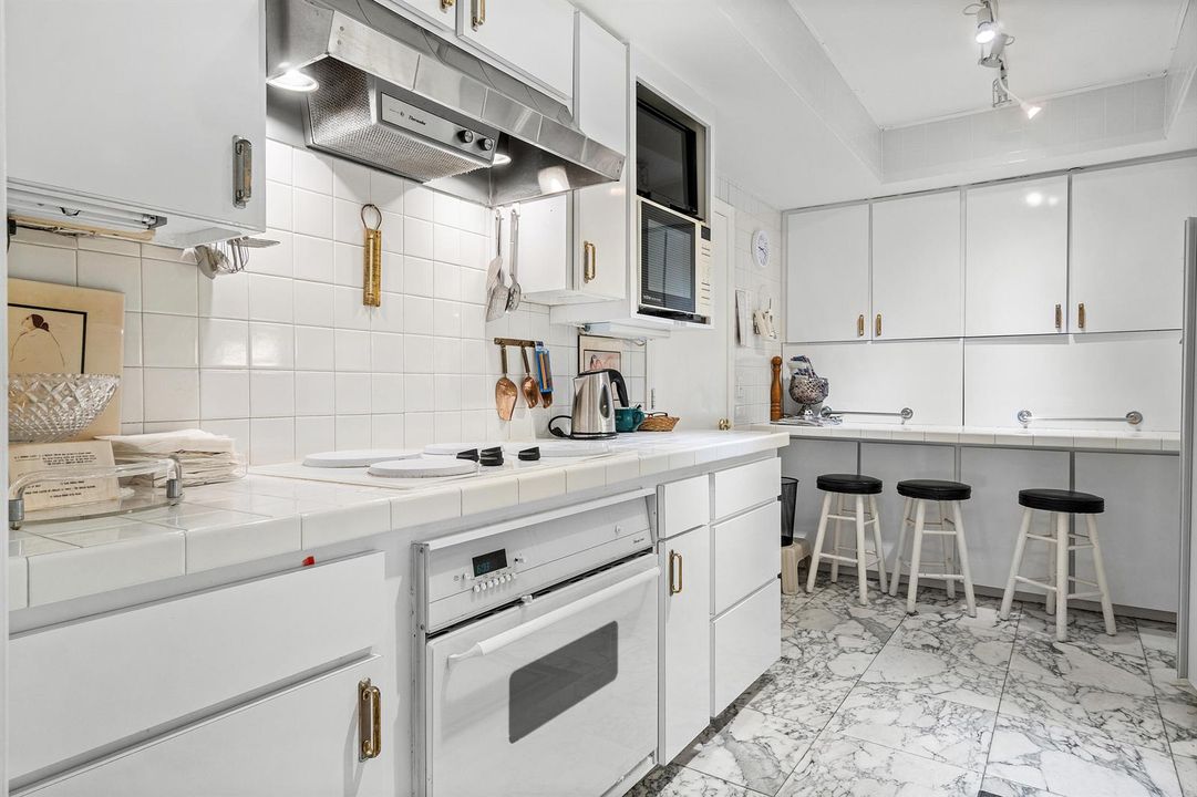 006-150BradleyPlace-101-PalmBeach-FL-334