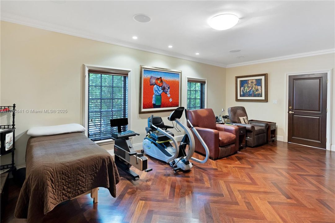 For Sale: $9,750,000 (7 beds, 6 baths, 8600 Square Feet)