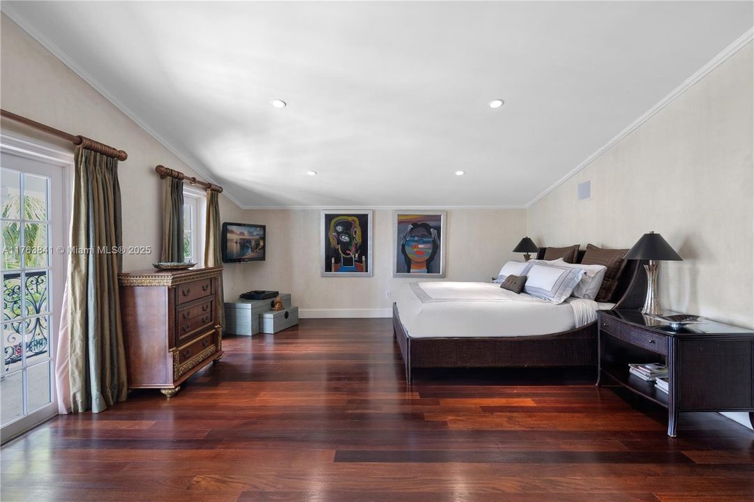 For Sale: $9,750,000 (7 beds, 6 baths, 8600 Square Feet)