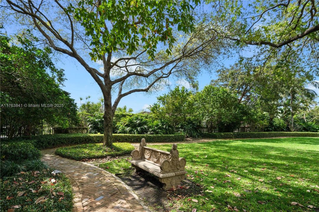 For Sale: $9,750,000 (7 beds, 6 baths, 8600 Square Feet)