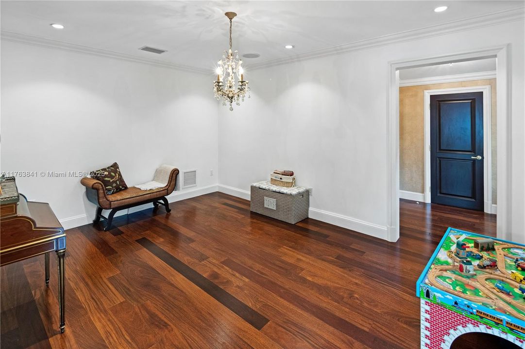 For Sale: $9,750,000 (7 beds, 6 baths, 8600 Square Feet)