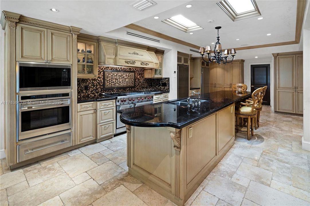 For Sale: $9,750,000 (7 beds, 6 baths, 8600 Square Feet)