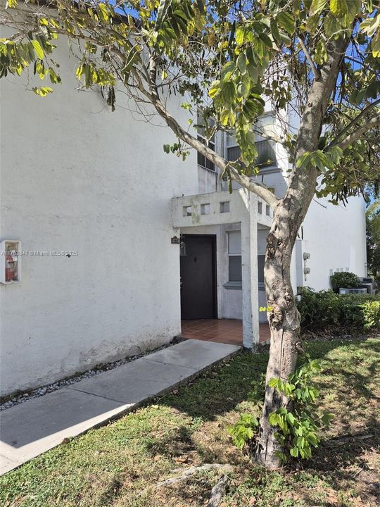 Recently Sold: $385,000 (2 beds, 2 baths, 1105 Square Feet)