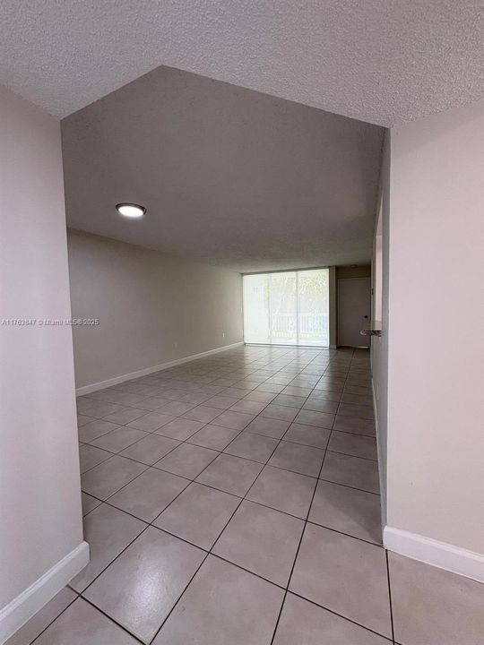 Recently Sold: $385,000 (2 beds, 2 baths, 1105 Square Feet)