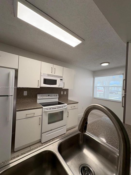 Recently Sold: $385,000 (2 beds, 2 baths, 1105 Square Feet)