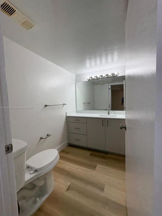 Recently Sold: $385,000 (2 beds, 2 baths, 1105 Square Feet)