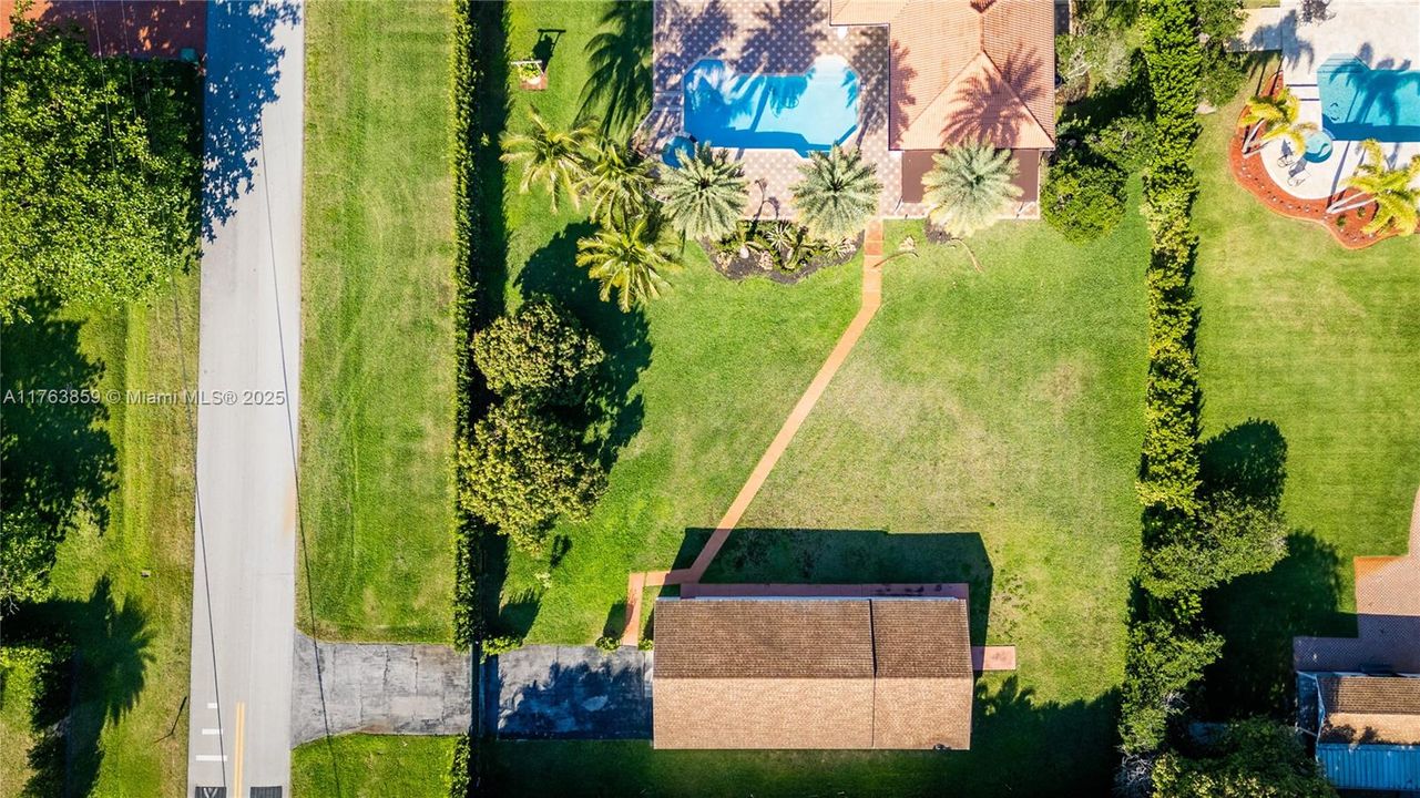 Недавно продано: $2,445,000 (5 спален, 3 ванн, 4092 Квадратных фут)