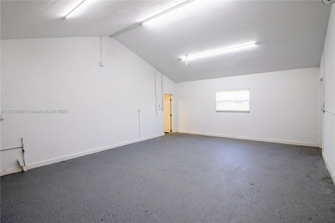 Недавно продано: $2,445,000 (5 спален, 3 ванн, 4092 Квадратных фут)