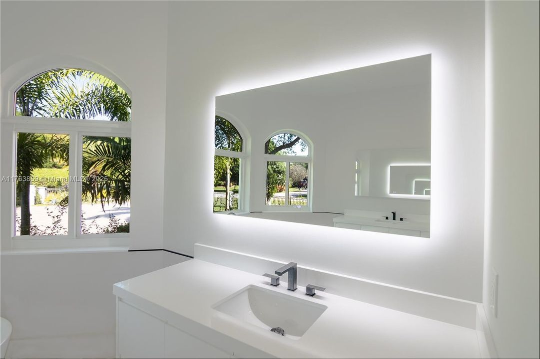 Недавно продано: $2,445,000 (5 спален, 3 ванн, 4092 Квадратных фут)