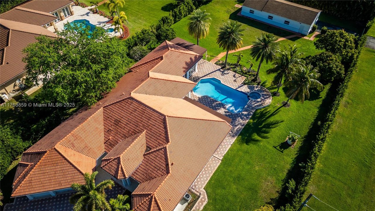 Недавно продано: $2,445,000 (5 спален, 3 ванн, 4092 Квадратных фут)