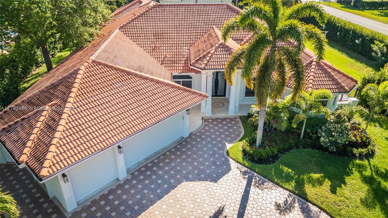 Недавно продано: $2,445,000 (5 спален, 3 ванн, 4092 Квадратных фут)