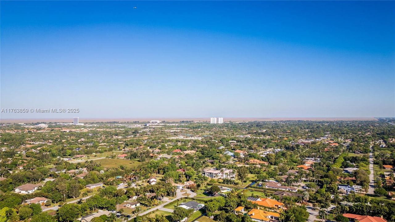 Недавно продано: $2,445,000 (5 спален, 3 ванн, 4092 Квадратных фут)