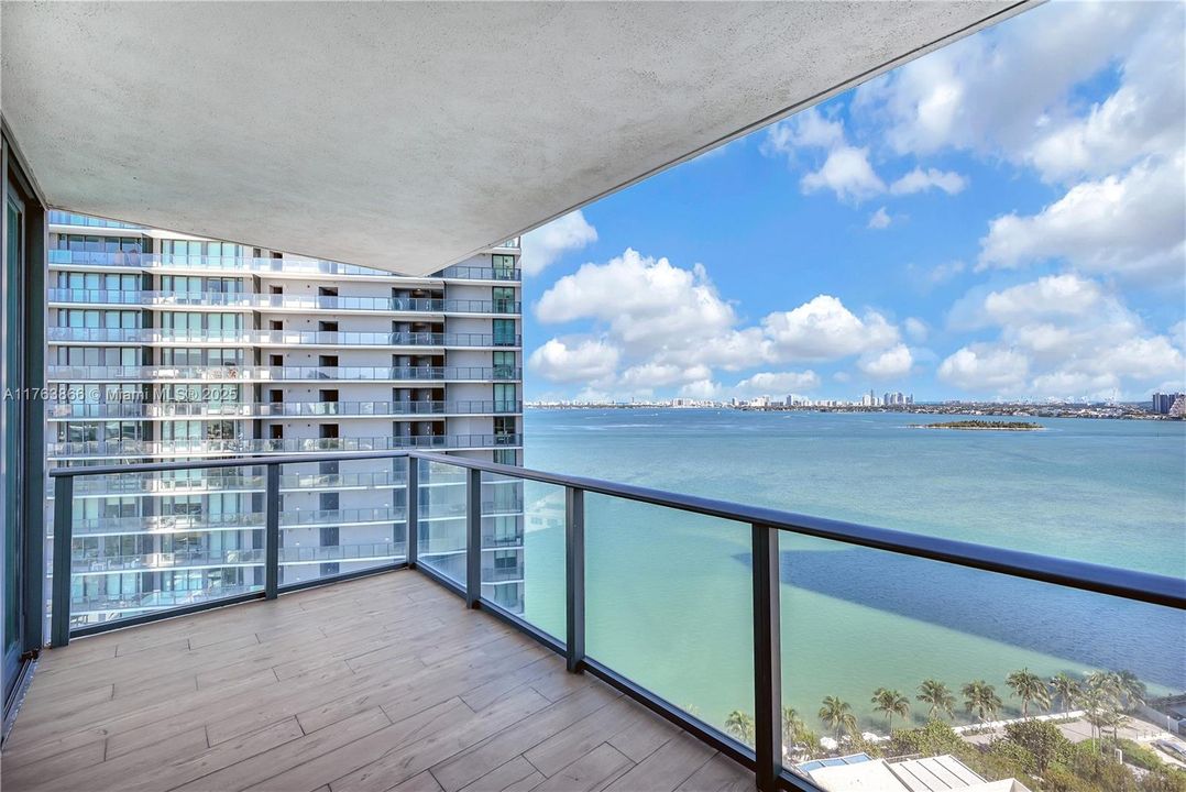 Недавно арендовано: $4,900 (1 спален, 2 ванн, 898 Квадратных фут)