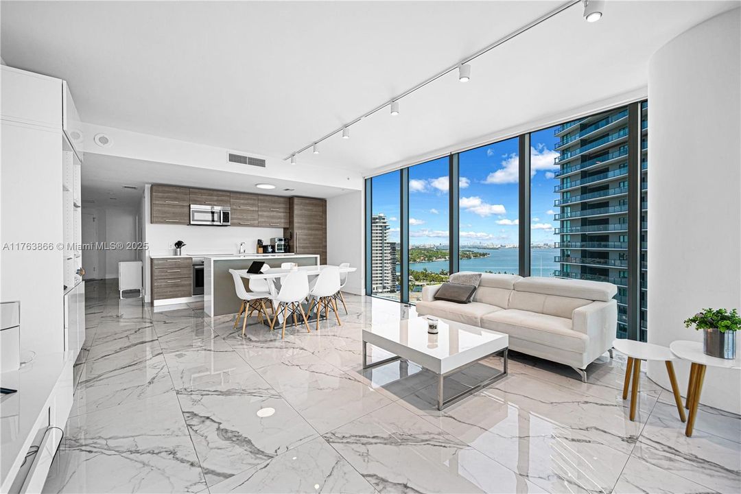 Недавно арендовано: $4,900 (1 спален, 2 ванн, 898 Квадратных фут)