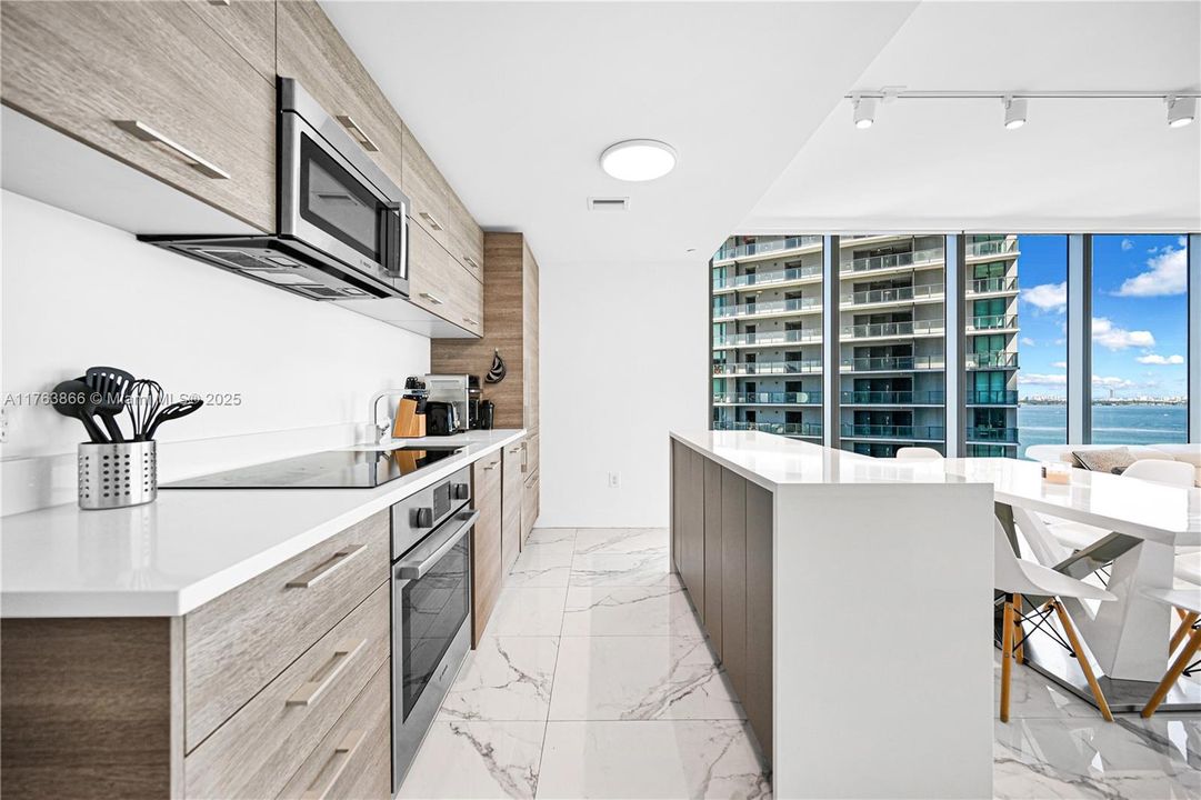 Недавно арендовано: $4,900 (1 спален, 2 ванн, 898 Квадратных фут)