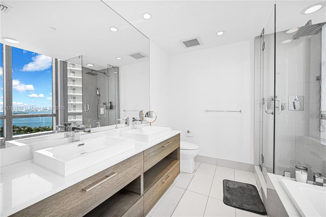 Недавно арендовано: $4,900 (1 спален, 2 ванн, 898 Квадратных фут)