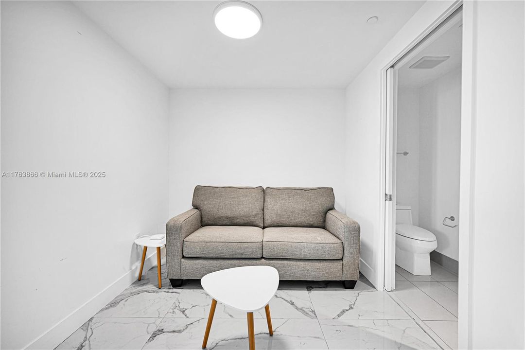 Недавно арендовано: $4,900 (1 спален, 2 ванн, 898 Квадратных фут)