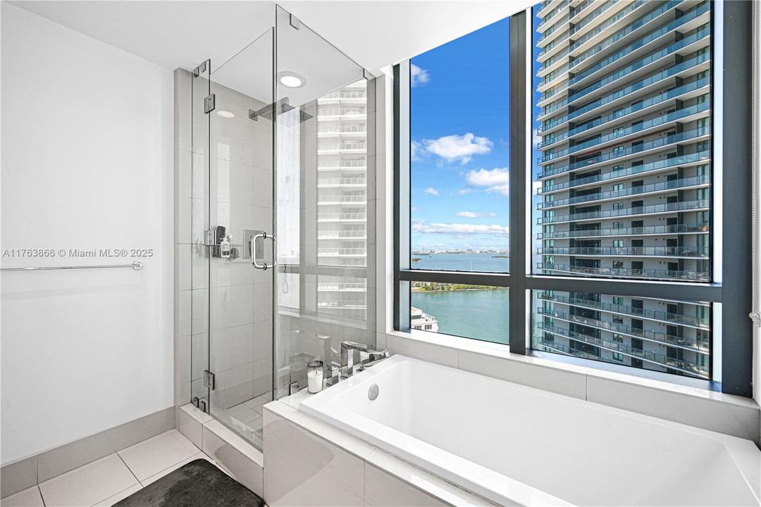 Недавно арендовано: $4,900 (1 спален, 2 ванн, 898 Квадратных фут)