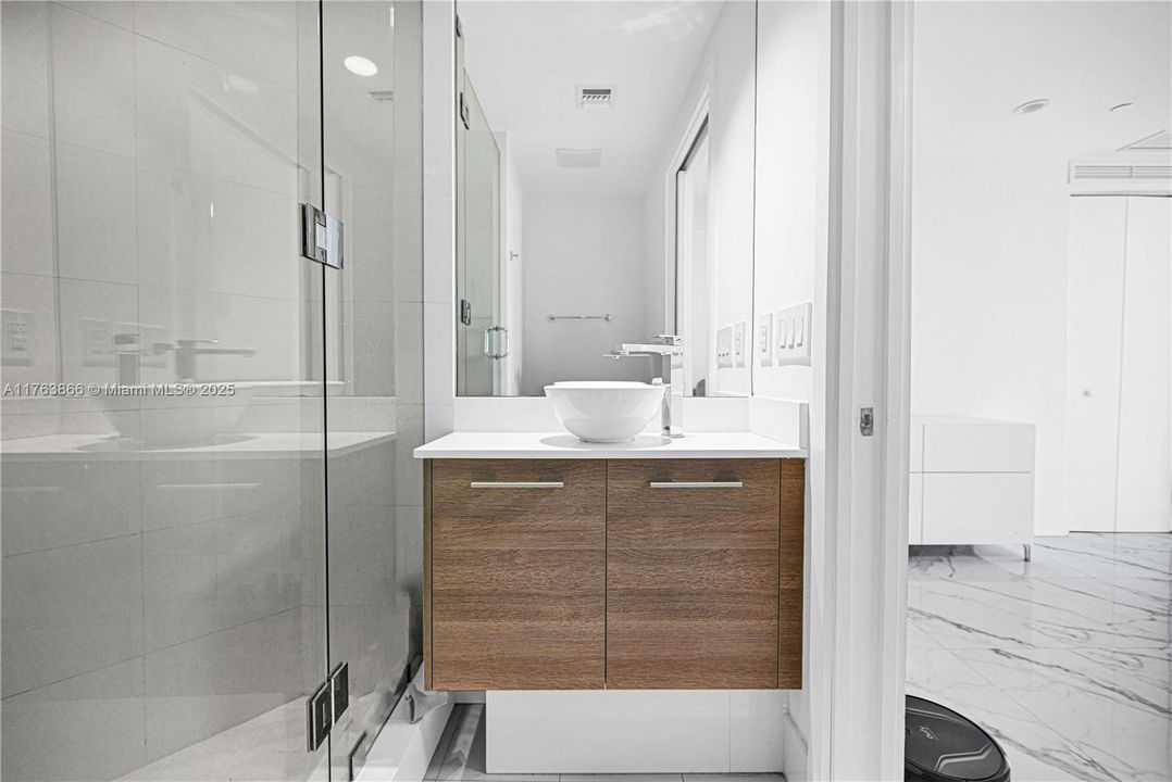 Недавно арендовано: $4,900 (1 спален, 2 ванн, 898 Квадратных фут)