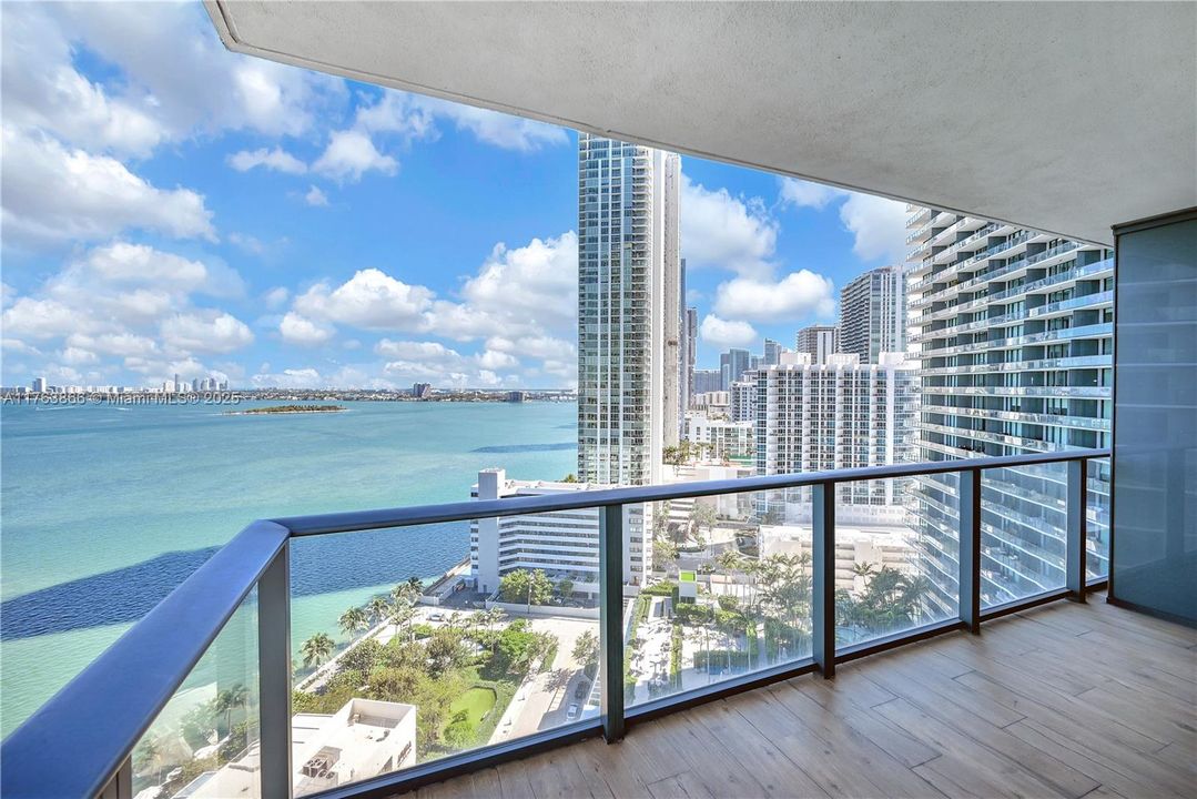 Недавно арендовано: $4,900 (1 спален, 2 ванн, 898 Квадратных фут)