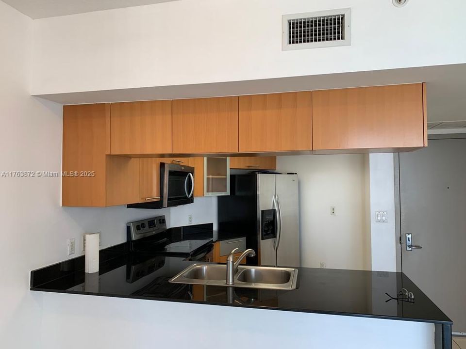 For Sale: $499,000 (2 beds, 2 baths, 1048 Square Feet)