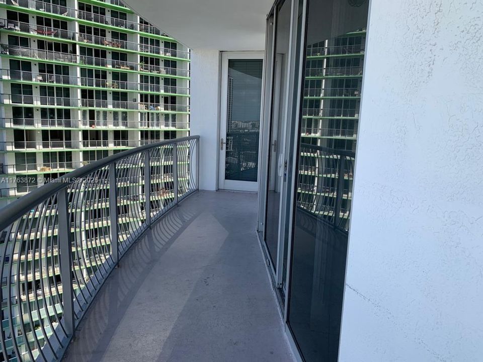 For Sale: $499,000 (2 beds, 2 baths, 1048 Square Feet)